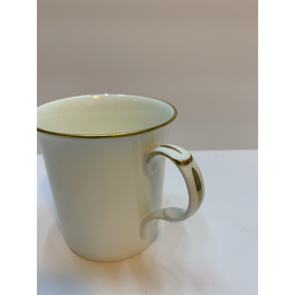Queen‎ Elizabeth II Visit To Canada April 1982 Commemorative Mug Maple Leaf - Picture 3 of 6